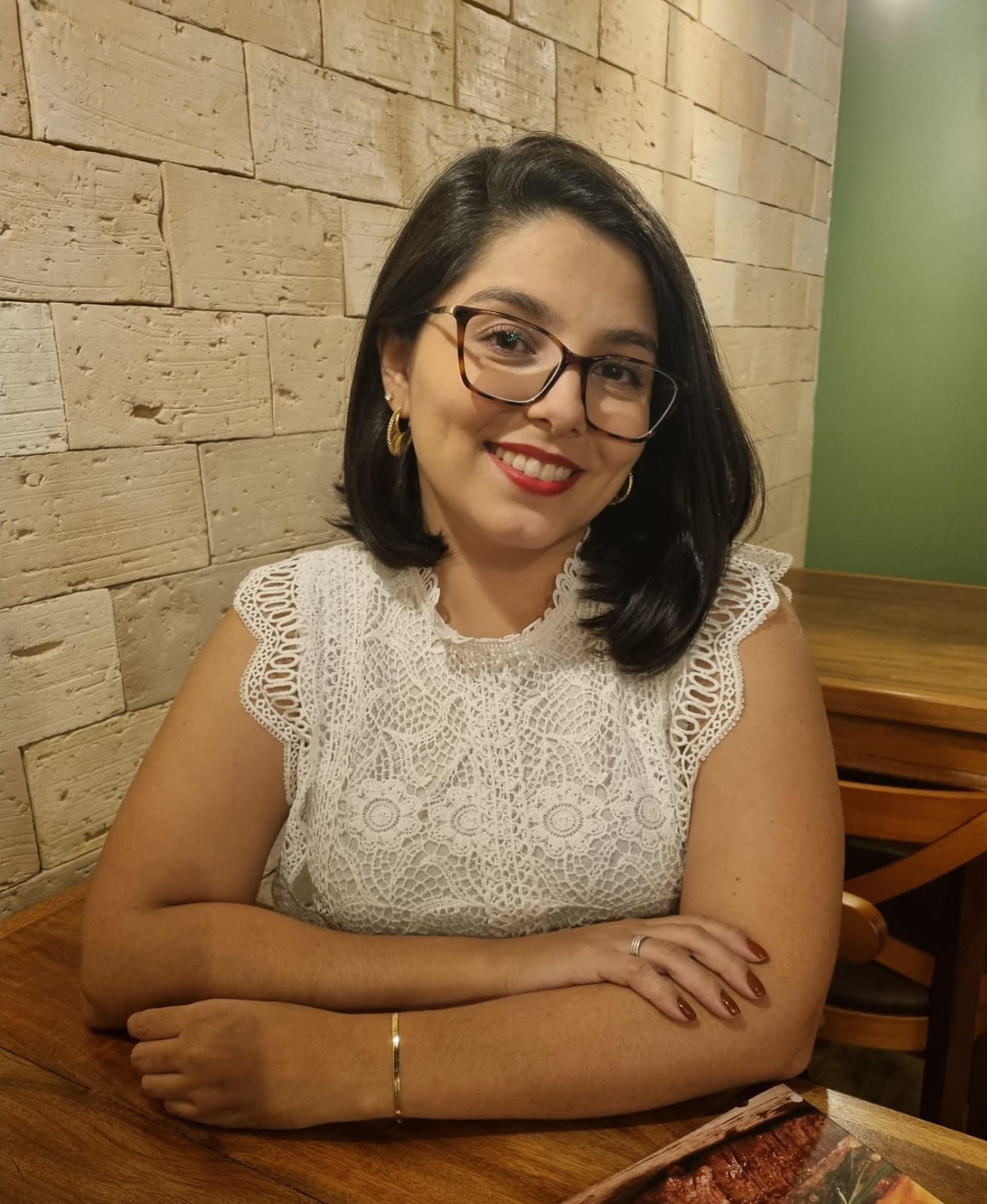 Dra. Fabiana Lima em atendimento jurídico personalizado