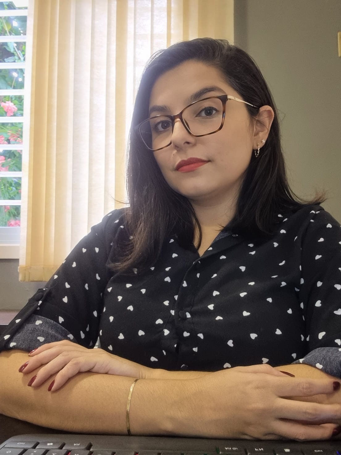 Foto profissional da Dra. Fabiana Lima, advogada em Direito Médico